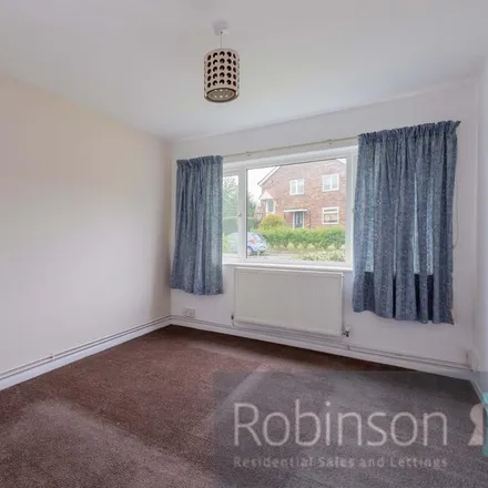 Image 5 - Broom Hill, Cookham Rise, SL6 9LW, United Kingdom - Apartment for rent