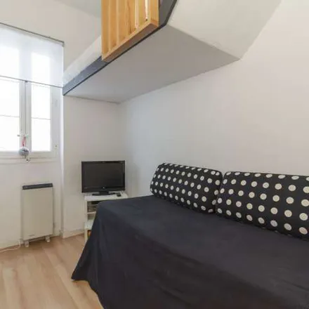 Rent this 1 bed apartment on Madrid in Calle de Narváez, 37