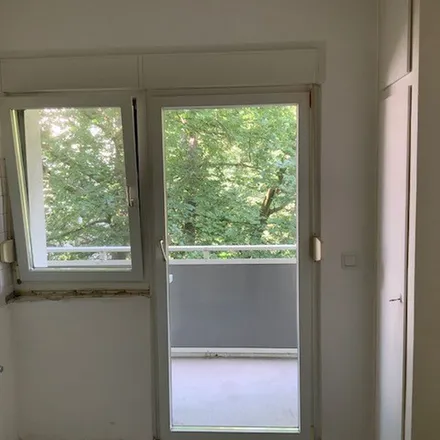 Rent this 3 bed apartment on Höschenstraße 14 in 47228 Duisburg, Germany