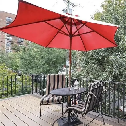 Rent this 2 bed townhouse on 208 Lakeview Place in New York, NY 10471