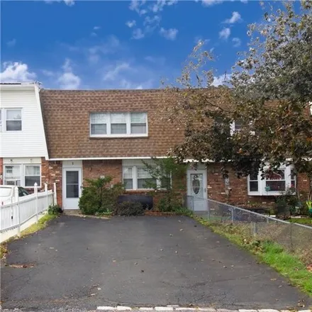 Rent this 3 bed townhouse on 5 Sarah Lane in City of Middletown, NY 10941
