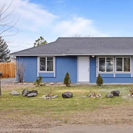 Buy this 3 bed house on 850 South Hartford Street in Kennewick, WA 99336