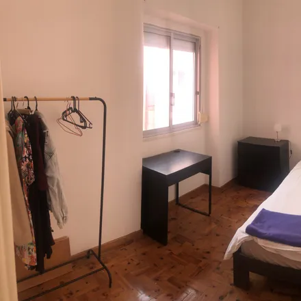 Rent this 1 bed room on Tribunal do Trabalho in Fiscal e Administrativo de Almada, Rua Cândido Capilé