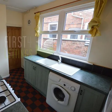 Image 5 - Lytton Road, Leicester, LE2 3AF, United Kingdom - Townhouse for rent