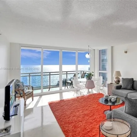 Image 2 - The Collins, 6917 Collins Avenue, Atlantic Heights, Miami Beach, FL 33141, USA - Condo for rent