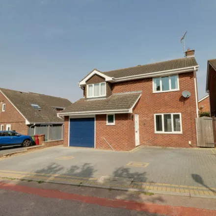 Image 1 - Prince Philip Drive, Barton-upon-Humber, DN18 6AZ, United Kingdom - House for sale