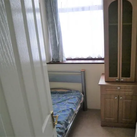 Rent this 1 bed room on Hillside Road in London, UB1 2PD
