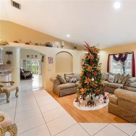 Image 4 - 3198 West 68th Place, Hialeah, FL 33018, USA - House for sale