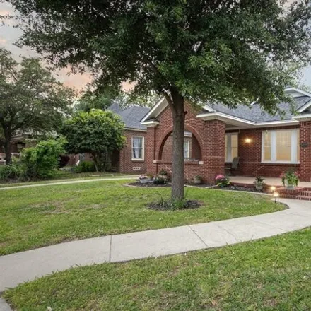 Buy this 3 bed house on 2216 5th Avenue in Fort Worth, TX 76110
