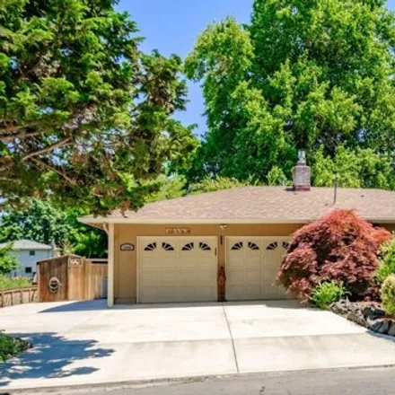 Buy this 3 bed house on 1680 NE Mayview Dr in Albany, Oregon