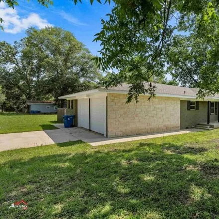 Image 2 - 110 North Rainbow Drive, Whitehouse, TX 75791, USA - House for sale