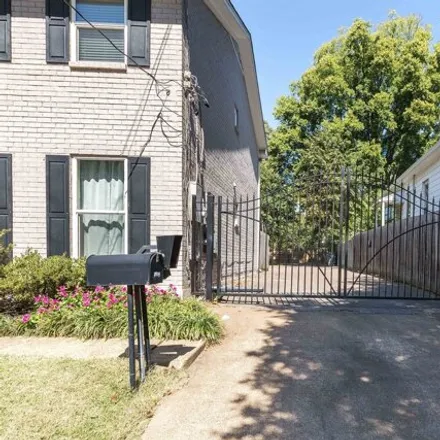 Image 2 - 2108 Harbert Avenue, Lenox, Memphis, TN 38104, USA - House for rent