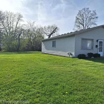 Buy this 3 bed house on 236 Seward Street in Pontiac, MI 48342