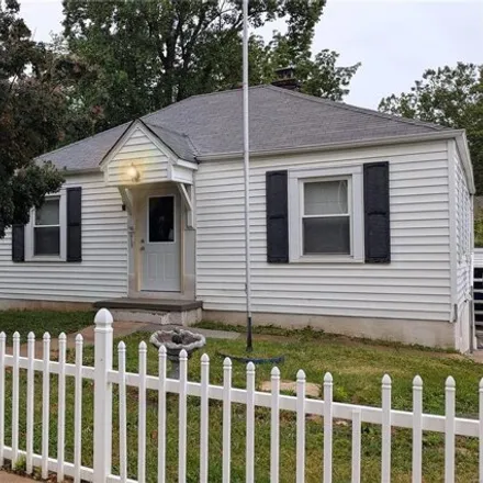 Buy this 4 bed house on 819 N 6th St in Saint Charles, Missouri