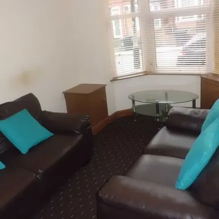 Rent this 6 bed apartment on 169 Tiverton Road in Selly Oak, B29 6DB