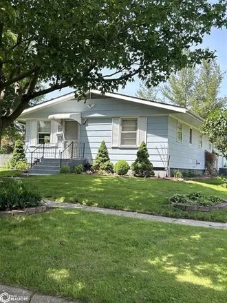 Buy this 2 bed house on 278 16th Street in Fort Madison, IA 52627