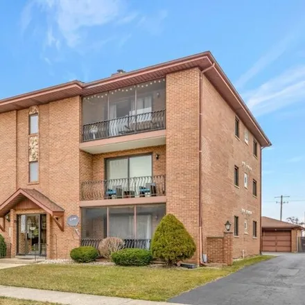 Buy this 2 bed condo on 16846 South 80th Avenue in Tinley Park, IL 60477