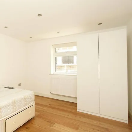 Image 3 - 73 Vivian Avenue, The Hyde, London, NW4 3AZ, United Kingdom - Apartment for rent