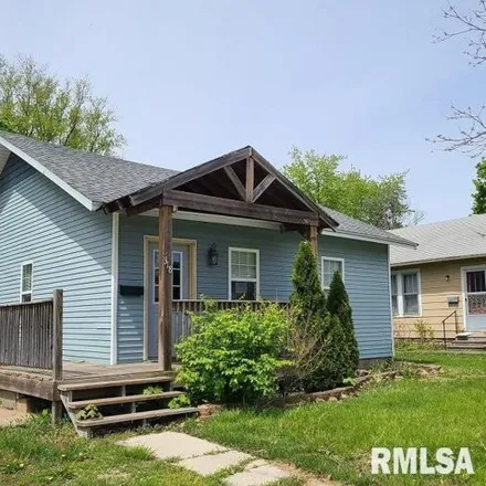 Buy this 2 bed house on 356 North Monroe Street in Macomb, IL 61455