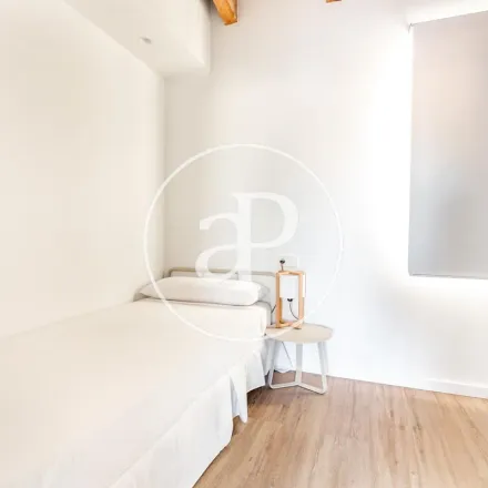 Image 3 - Carrer de Roger de Lauria, 46002 Valencia, Spain - Apartment for rent