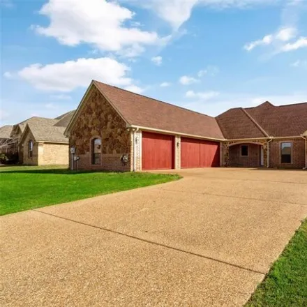 Rent this 4 bed house on 2833 Willow Ridge Circle in Granbury, TX 76049