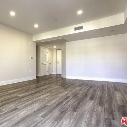 Image 7 - 5050 Rosewood Avenue, Los Angeles, CA 90004, USA - House for rent