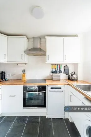 Image 4 - 130 Fairfax Road, London, TW11 9DH, United Kingdom - Apartment for rent