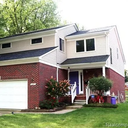Buy this 3 bed house on 257 Cambridge Drive in Mount Clemens, MI 48043