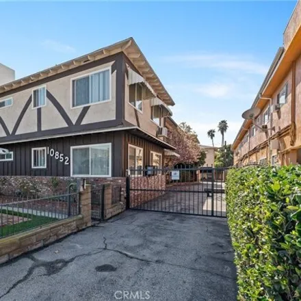 Image 7 - 10888 Blix Street, Los Angeles, CA 91602, USA - House for sale