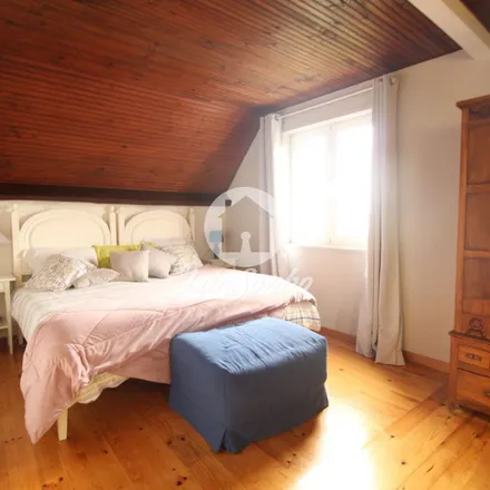 Rent this 5 bed apartment on Rua António Dias in 4765-620 Vila Nova de Famalicão, Portugal