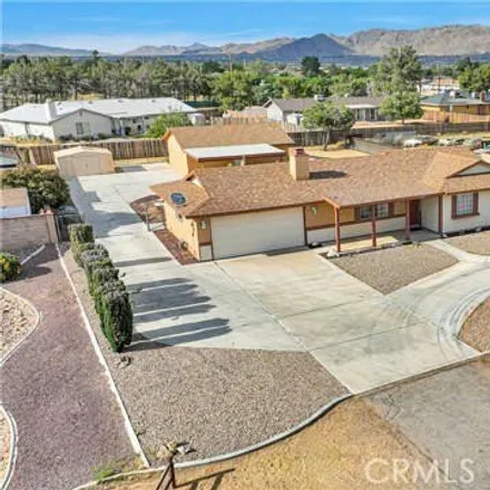Image 2 - 22316 Isatis Ave, Apple Valley, California, 92307 - House for sale