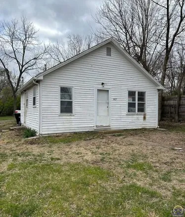 Buy this 2 bed house on 1427 Southeast 23rd Street in Highland Park, Topeka