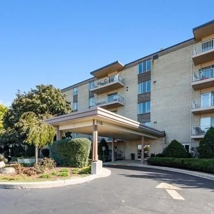 Buy this 2 bed condo on 1099 Euclid Avenue in DuPage County, IL 60126