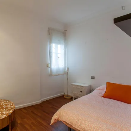 Rent this 3 bed room on Carrer del Músic José Iturbi in 46003 Valencia, Spain