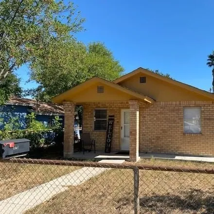 Buy this 3 bed house on 1222 Plaza Avenue in Del Rio, TX 78840