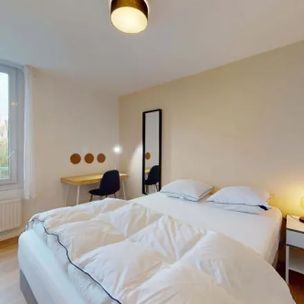 Rent this 6 bed apartment on L'Adresse - Synergie Immobilier in Avenue du Général de Gaulle, 77420 Champs-sur-Marne