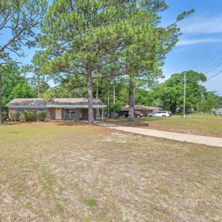 Rent this 3 bed house on 121 Charles Drive in Valparaiso, Okaloosa County
