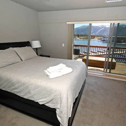 Rent this 3 bed condo on South Lake Tahoe