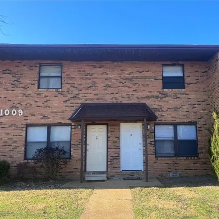 Rent this studio townhouse on 1021 Belle Valley in Belleville, IL 62220