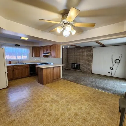 Image 3 - 11214 Glenis Drive, Sterling Heights, MI 48312, USA - House for rent