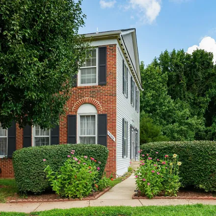 Rent this 3 bed townhouse on 13346 Foxhole Drive in Chantilly, VA 22033