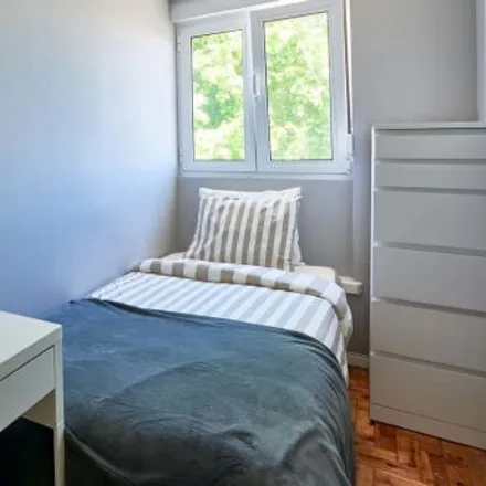 Rent this 3 bed room on Rua Capitão-Mor Lopes de Sequeira 8 in 1950-053 Lisbon, Portugal