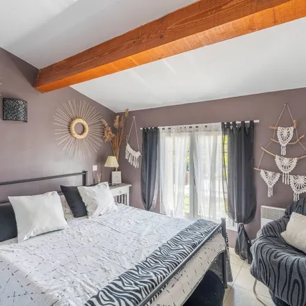 Rent this 2 bed house on Villes-sur-Auzon in Chemin de Malpertuis, 84570 Villes-sur-Auzon