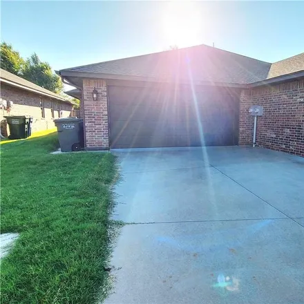 Rent this 3 bed house on 424 East Hill Drive in Guthrie, OK 73044