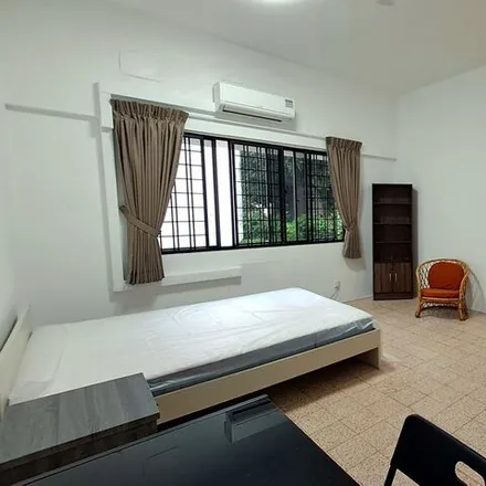 Rent this 1 bed room on 21 Pasir Panjang Close in Singapore 118733, Singapore