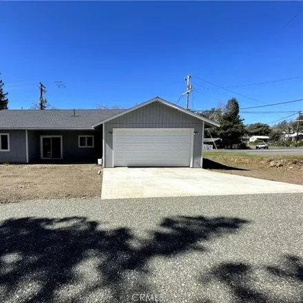 Buy this 3 bed house on 14004 Lakeshore Drive in Clearlake Park, Clearlake