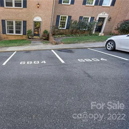 Image 3 - 6828 Dumbarton Drive, Olde Georgetowne, Charlotte, NC 28210, USA - Townhouse for sale