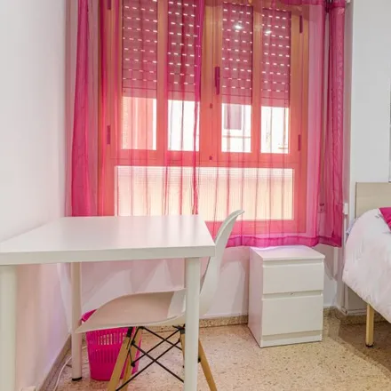 Rent this 4 bed room on Art & Dent in Avinguda del Cardenal Benlloch, 46021 Valencia
