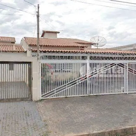 Rent this 3 bed house on Rua das Begônias in Cidade Jardim, Uberlândia - MG