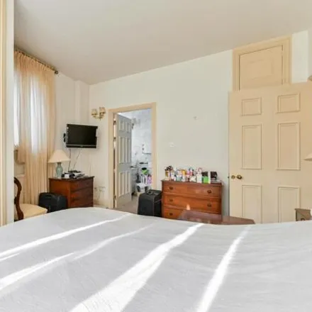 Image 7 - The Chambers, Chelsea Harbour Drive, London, SW10 0UG, United Kingdom - Apartment for sale